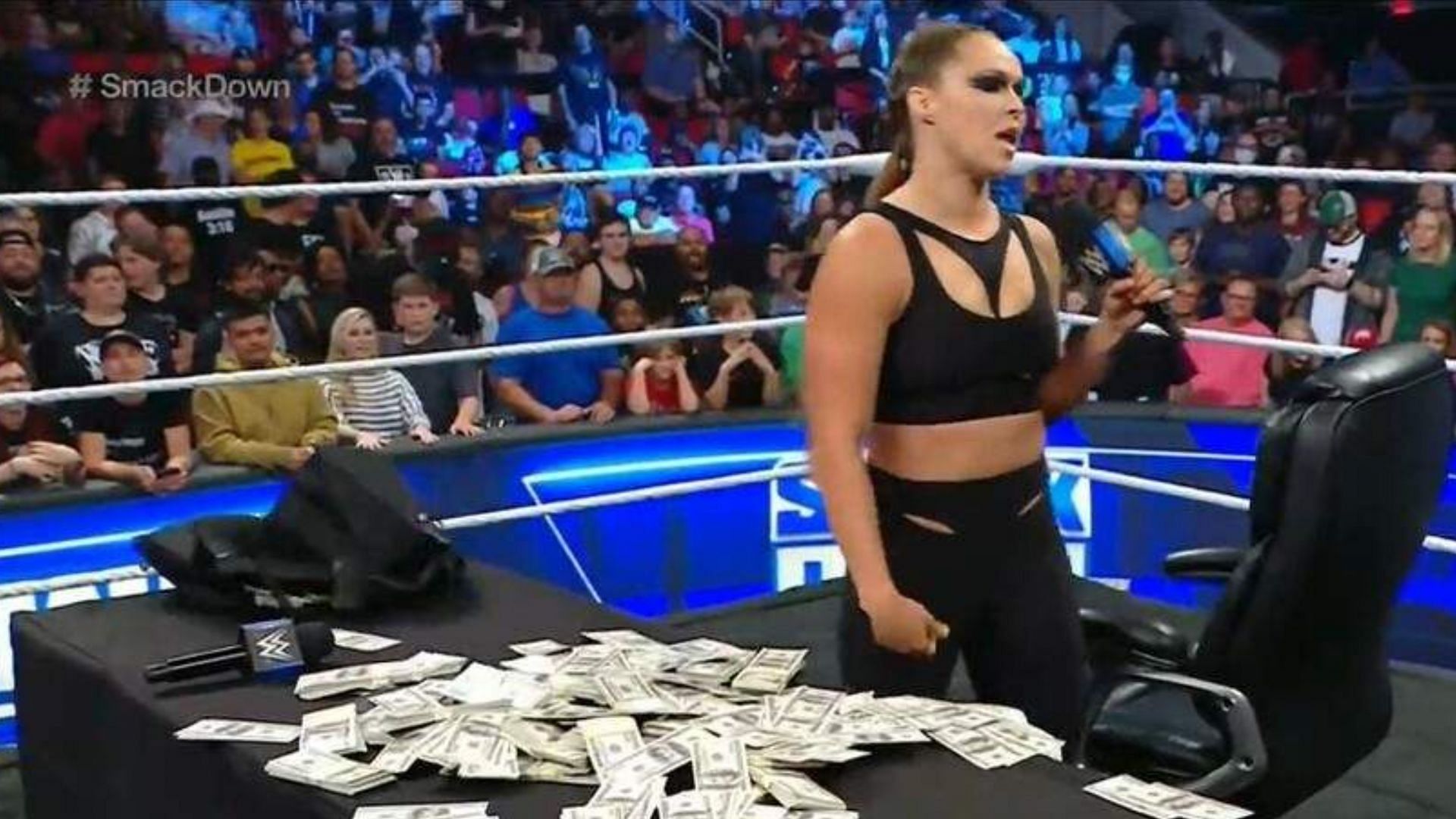 रोंडा राउजी को WWE ने इस समय सस्पेंड कर दिया है