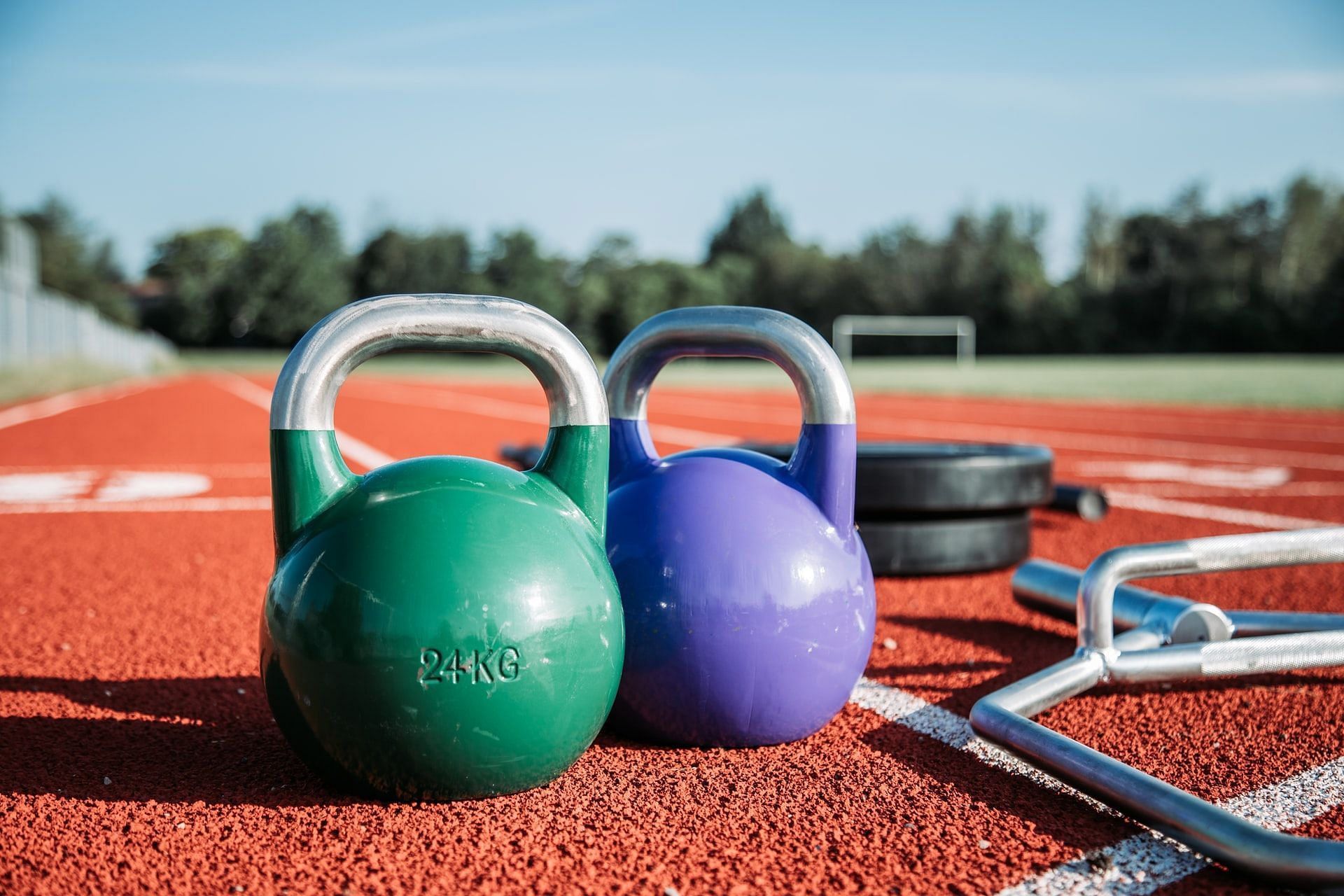 Kettlebell exercises give a lean and toned physique. (Photo by Alora Griffiths on Unsplash)