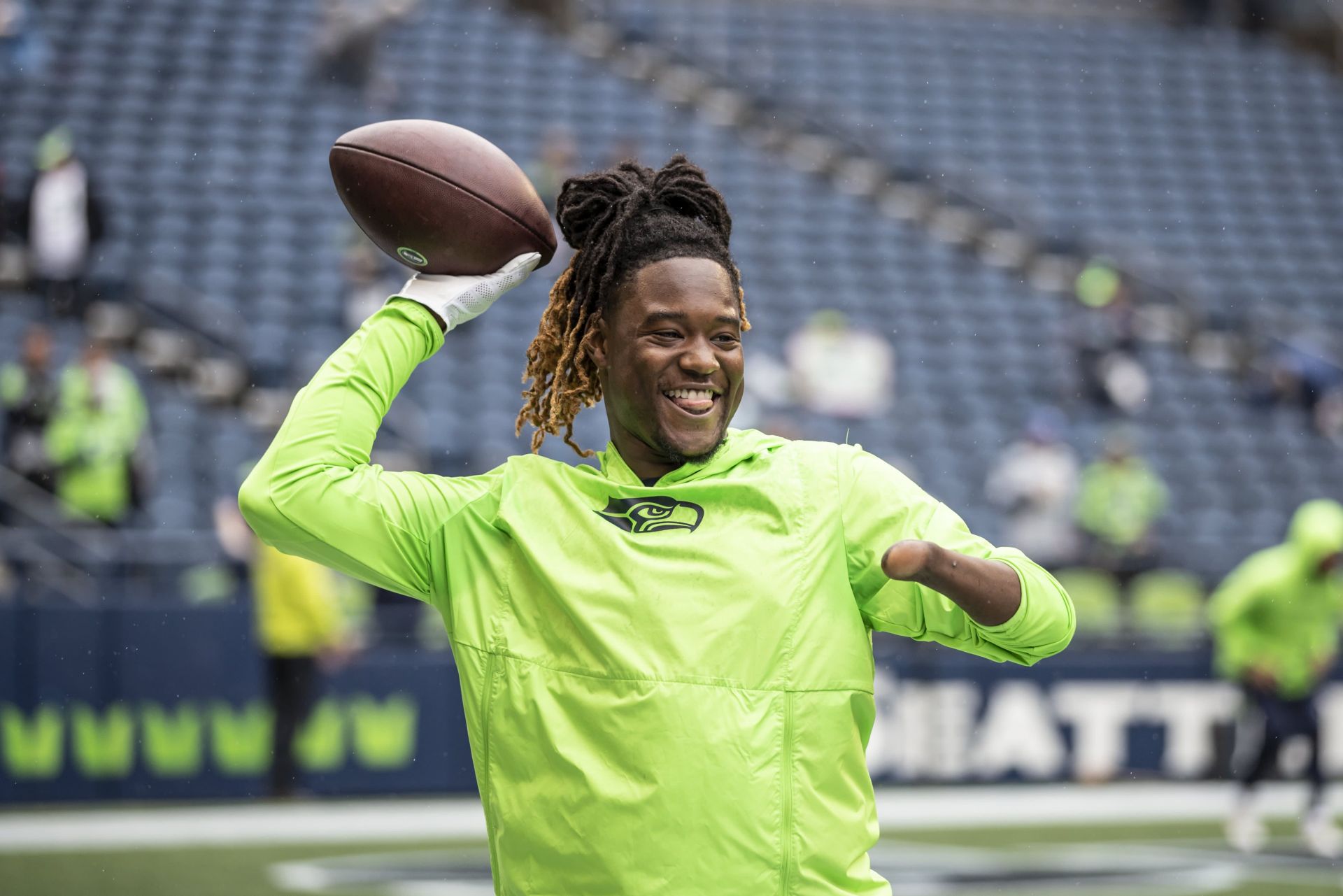 Shaquem Griffin announces NFL retirement after inspiring fans as a  ONE-HANDED linebacker