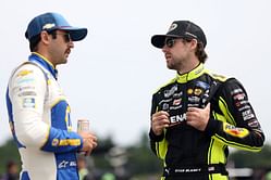 How does the battle between Chase Elliott and Ryan Blaney for 2022 NASCAR Cup Series championship play out now?