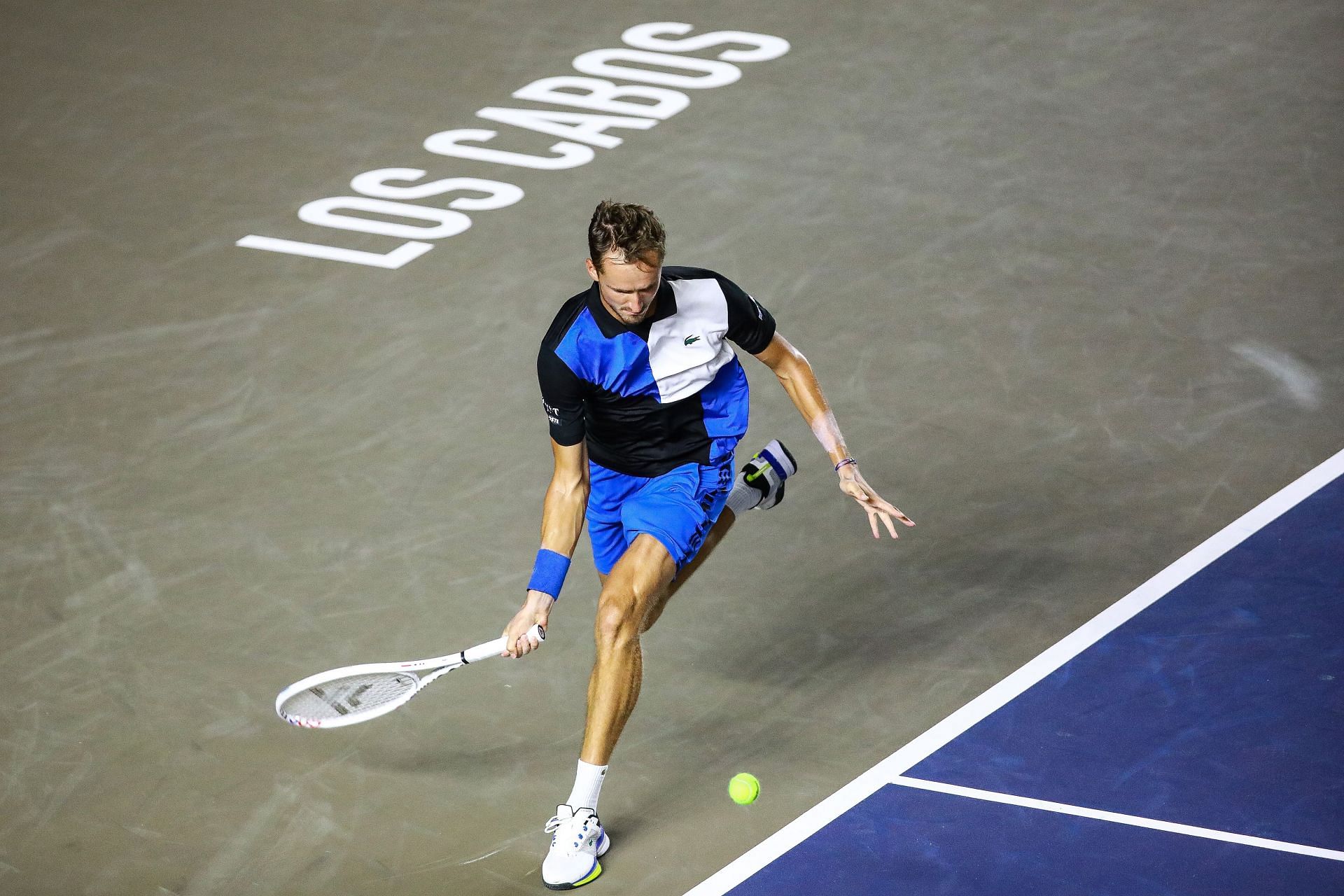 Medvedev in action at the Mifel ATP Los Cabos Open 2022