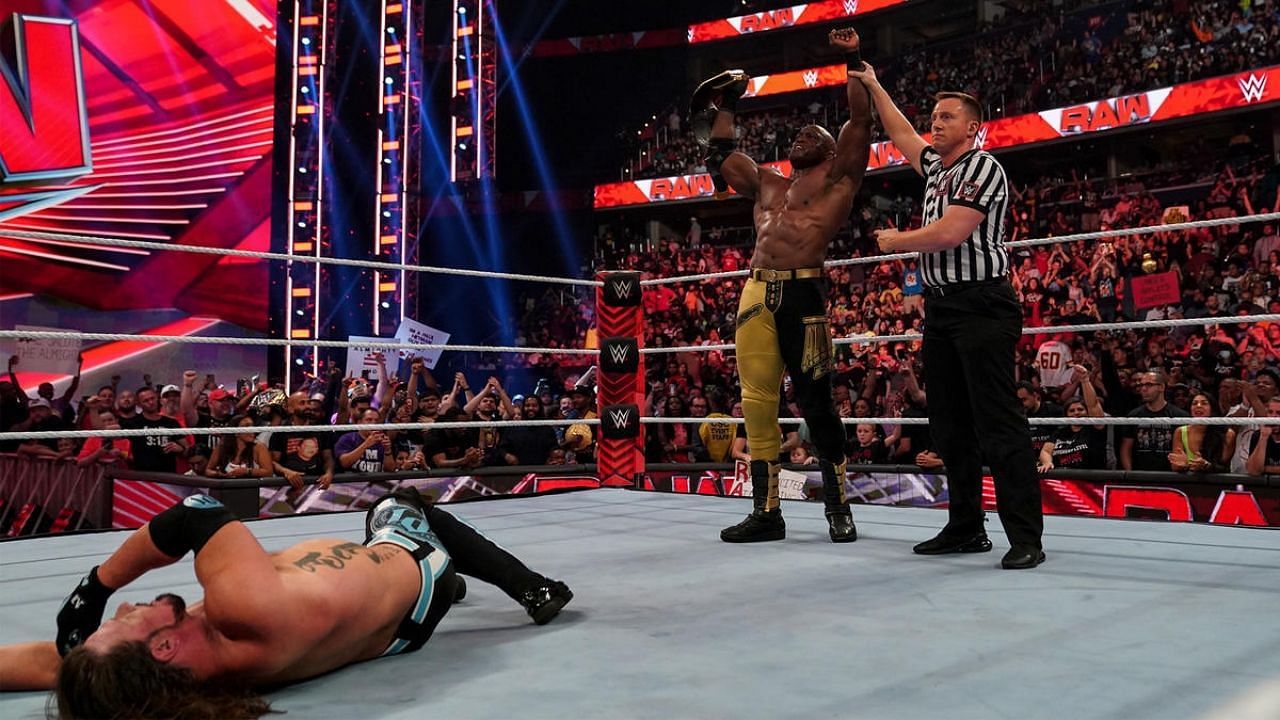 WWE Raw में बॉबी लैश्ले ने यूएस चैंपियनशिप मैच में एजे स्टाइल्स को हराया