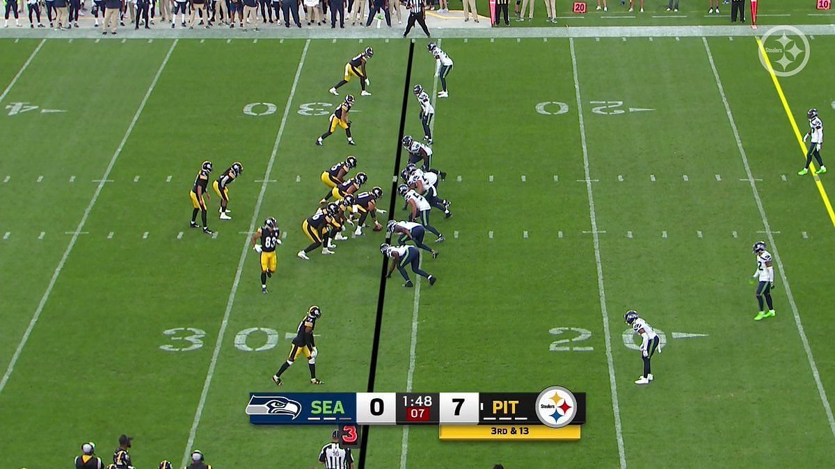 Pittsburgh Steelers end around play results in 22-yard gain for wide  receiver George Pickens