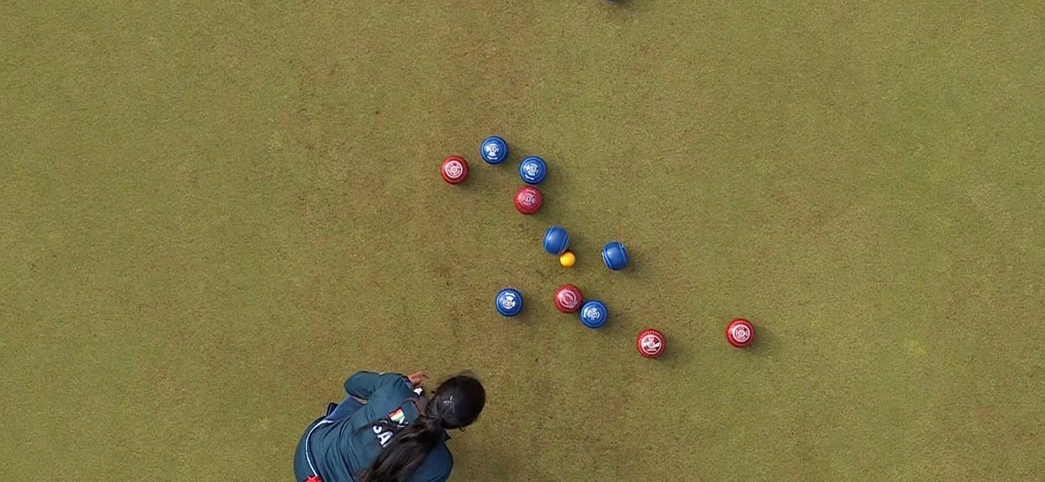 सभी गेंदों के बीच रखी पीली गेंद जैक कहलाती है और ये ही लक्ष्य होती है।