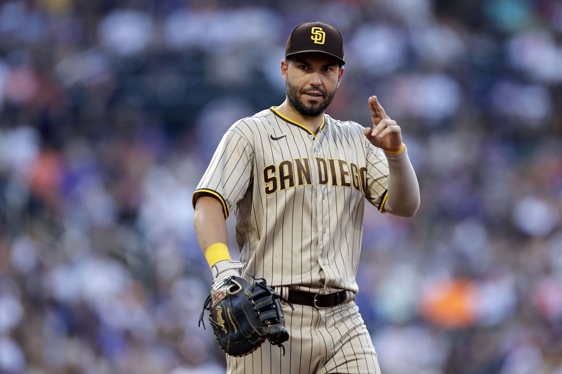 Padres' beleaguered Eric Hosmer denying naysayers with blazing hot