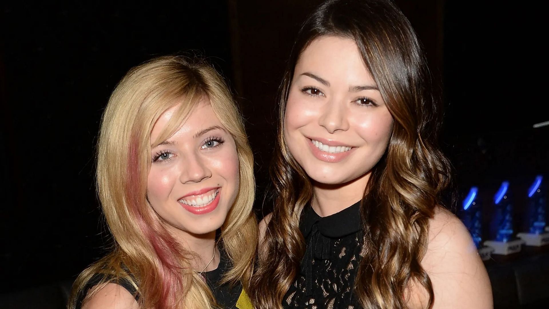 Jennette McCurdy and Miranda Cosgrove (Image via Jason Merritt/Getty Images)