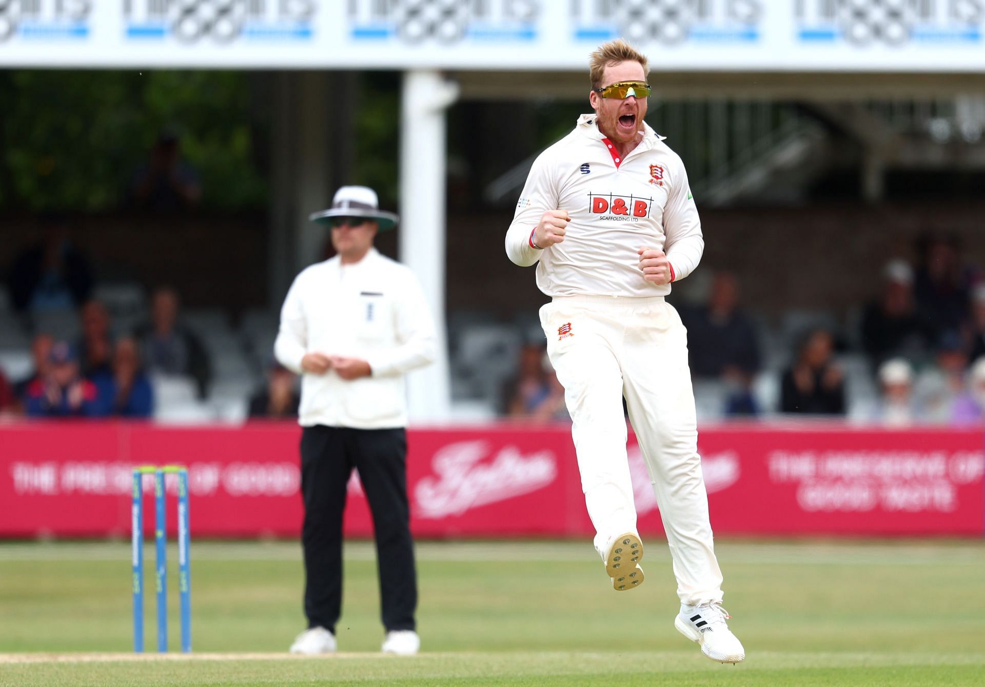Simon Harmer has plenty of red ball experience in England. (Credits: Getty)