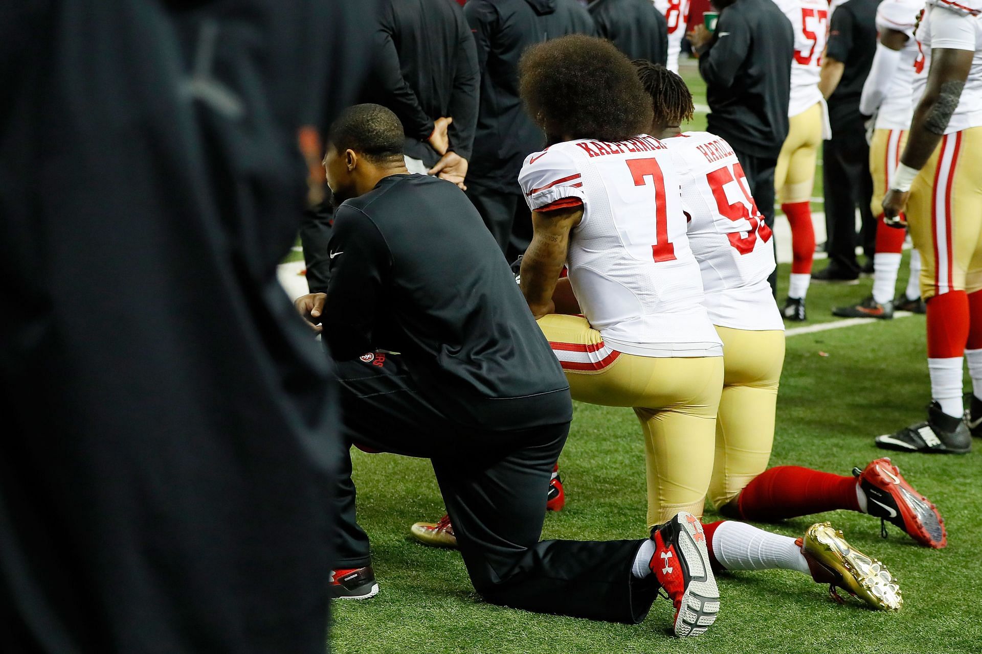 49ers issue vague statement as some players kneel, some stand