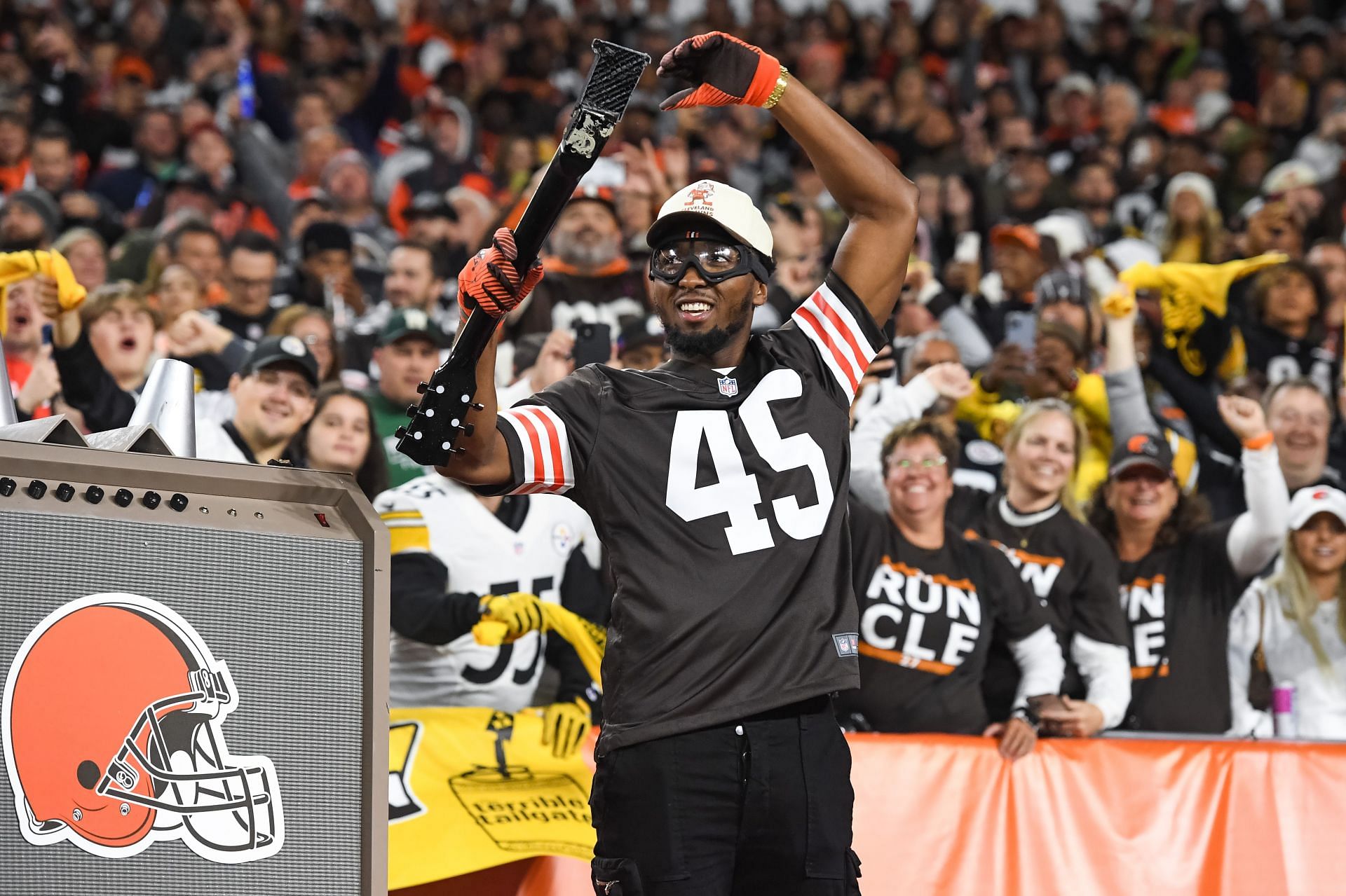 Video: Cleveland Cavaliers' newly acquired guard Donovan Mitchell speaks  confidently about his new team while attending a Cleveland Browns football  game