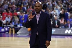 Video: ‘Smile and Cross’ - No one could defend Tim Hardaway back in the day with this move