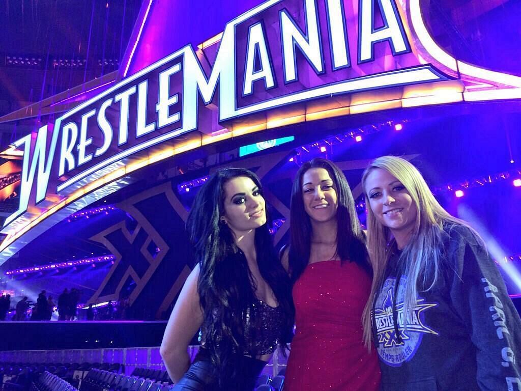 Bayley hanging out with Paige (Saraya) and Emma (Tenille Dashwood) before the WWE Hall of Fame ceremony