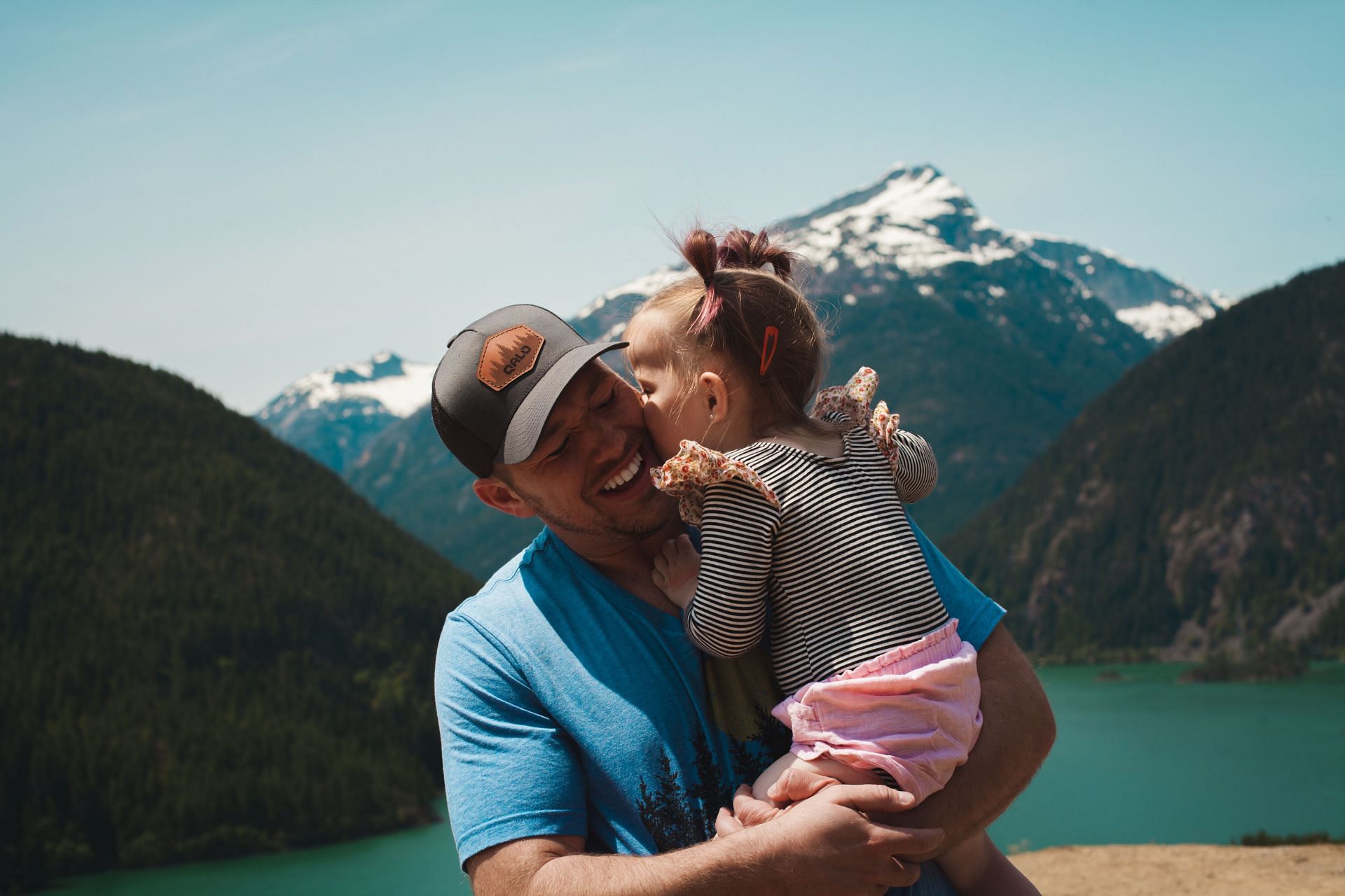 A hike with your loved ones can enhance your mood instantly. (Photo via Pexels/Josh Willink)