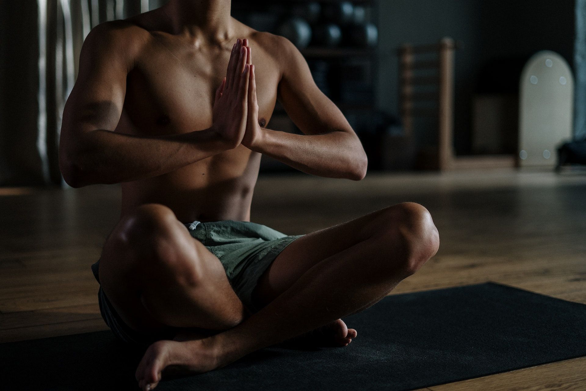 Yoga can be beneficial to reduce brain fog symptoms. (Photo via Pexels/cottonbro)