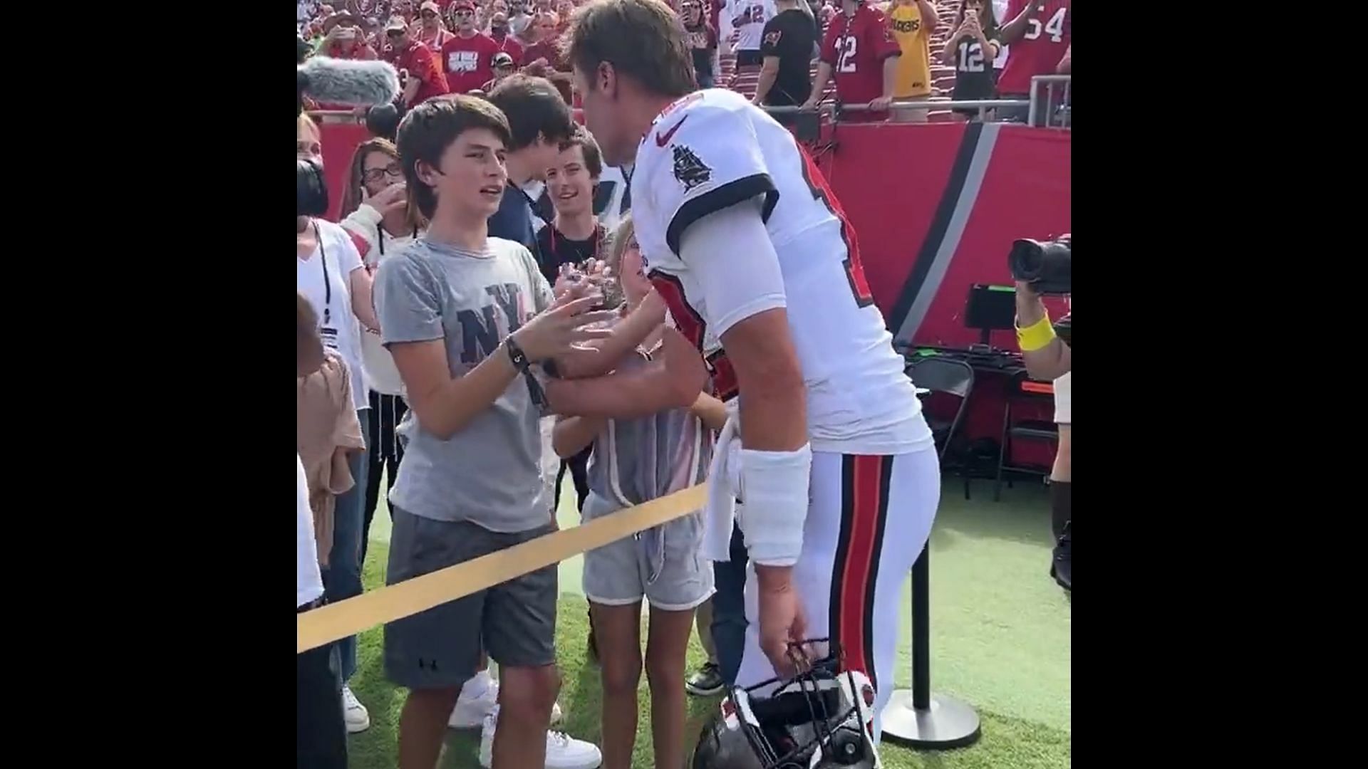 The Buccaneers star meets with his children pre-game