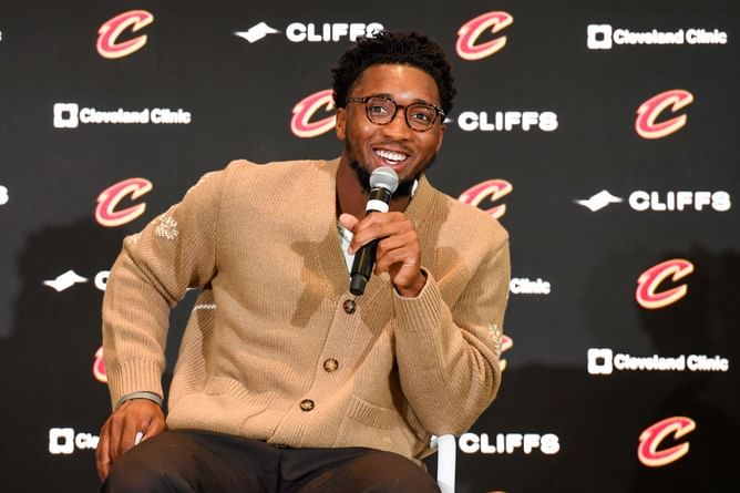 "To be honest, I think I dress better in the cold" - 3x All-Star gives hilarious answer when asked about moving to a small market NBA team