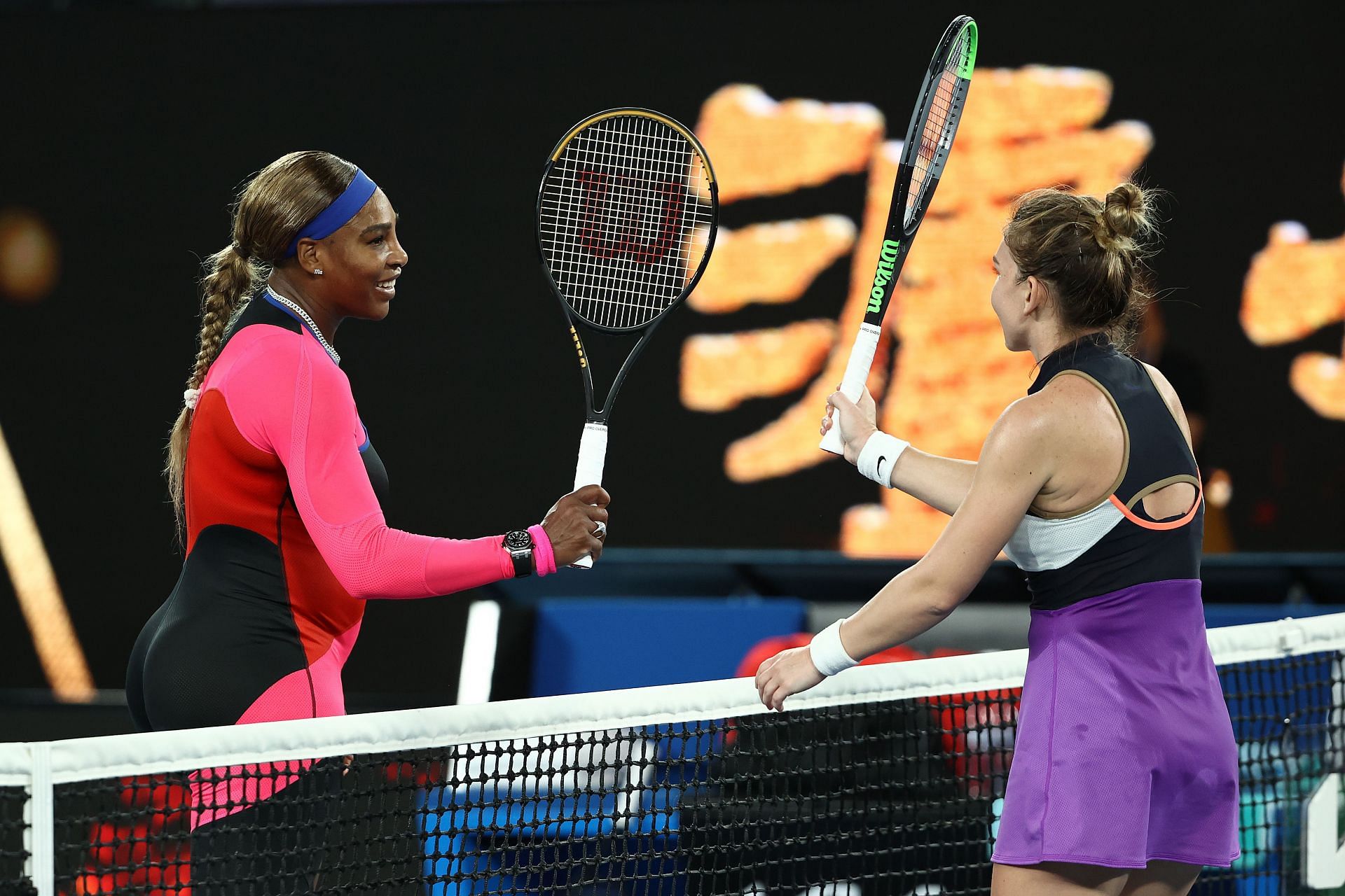 Serena Willimas (L) and Simona Halep at the 2021 Australian Open