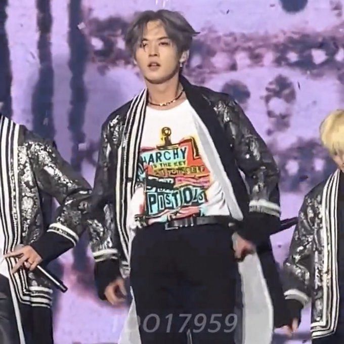 SKZ Super Bowl - Stray Kids 5 Star Shirt Series – Beyond The Shirt