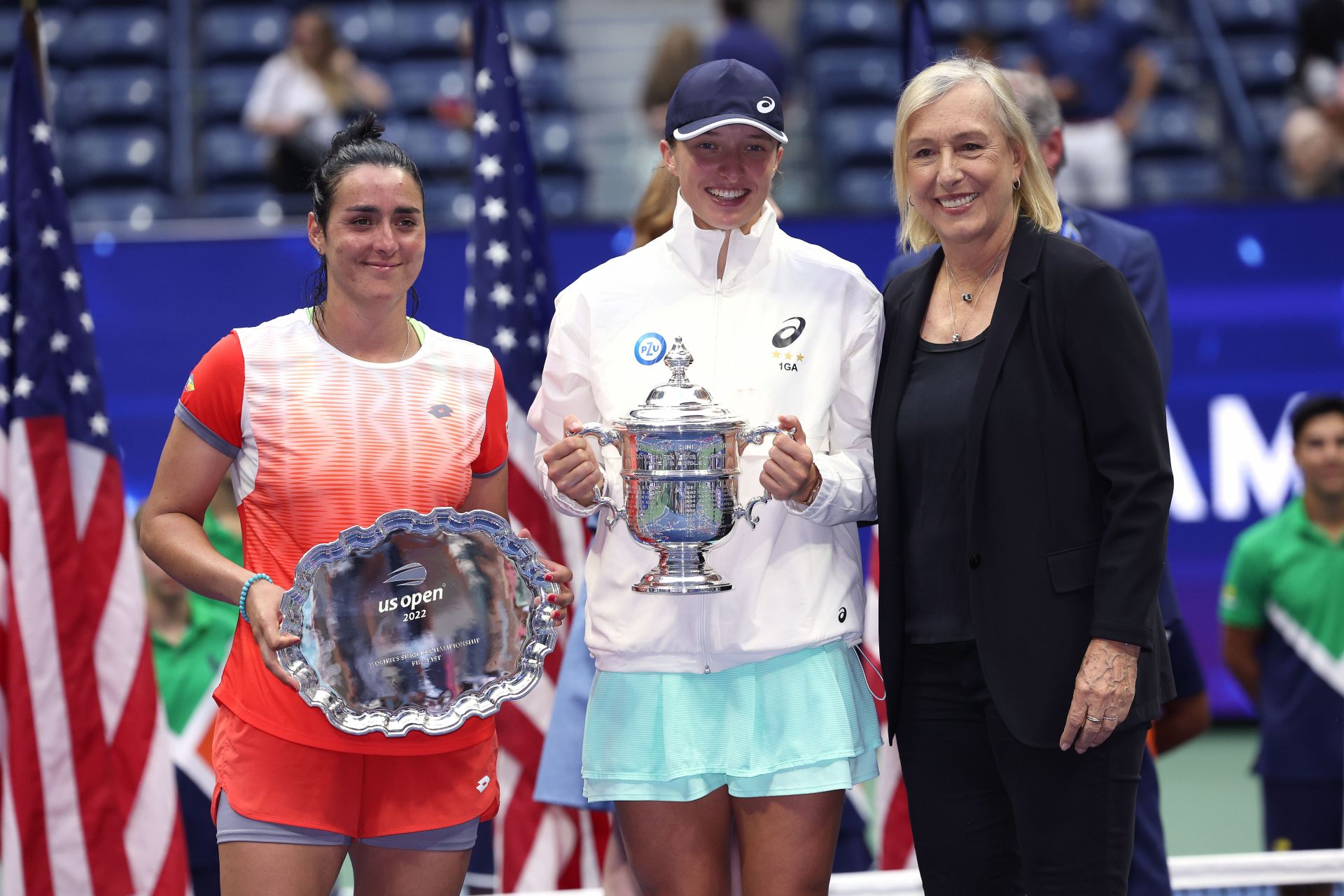 Ons Jabeur (L), Iga Swiatek (C), and Martina Navratilova