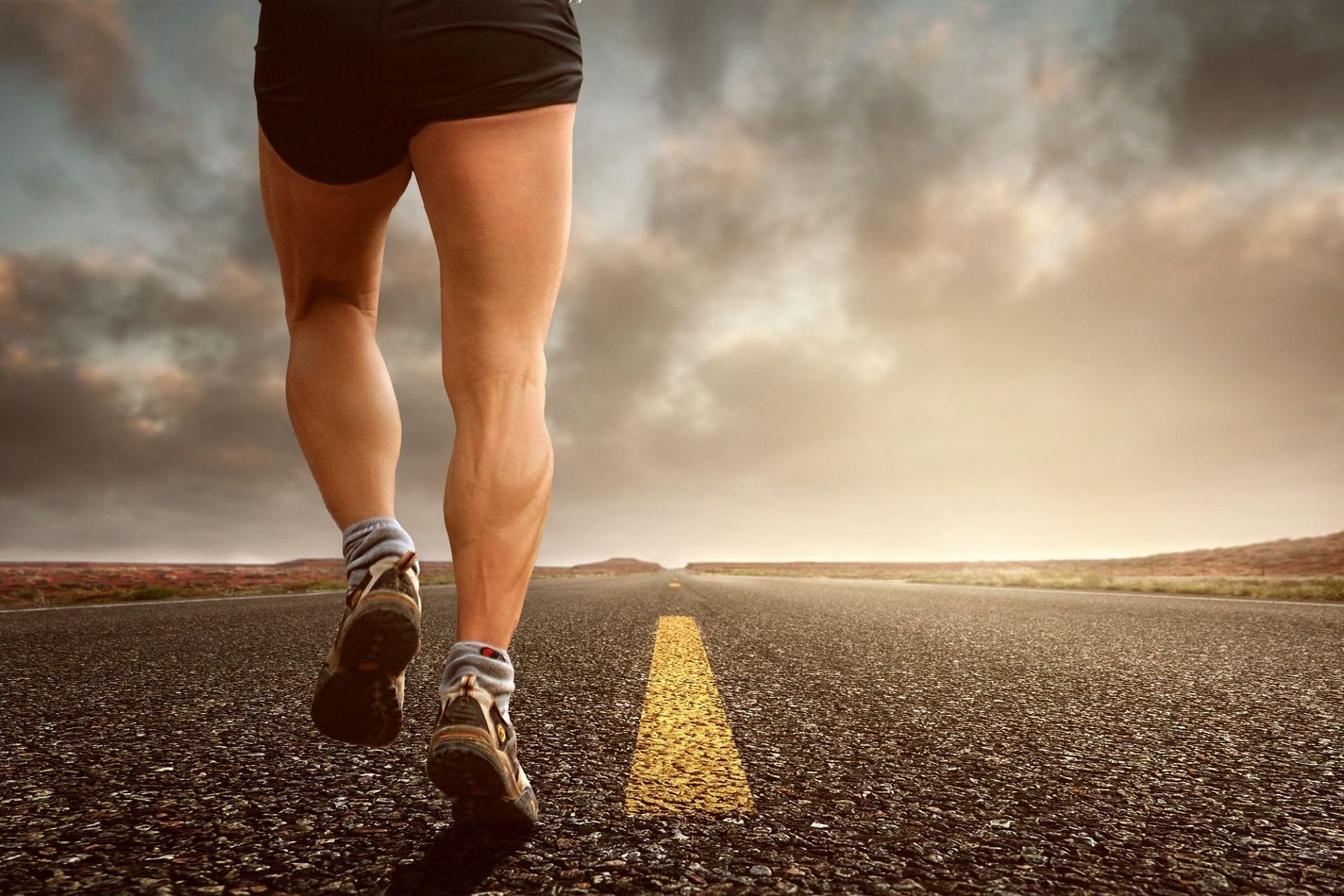 Strengthening your quad muscles helps in improving athletic performance. (Image via Pexels / KinKate)