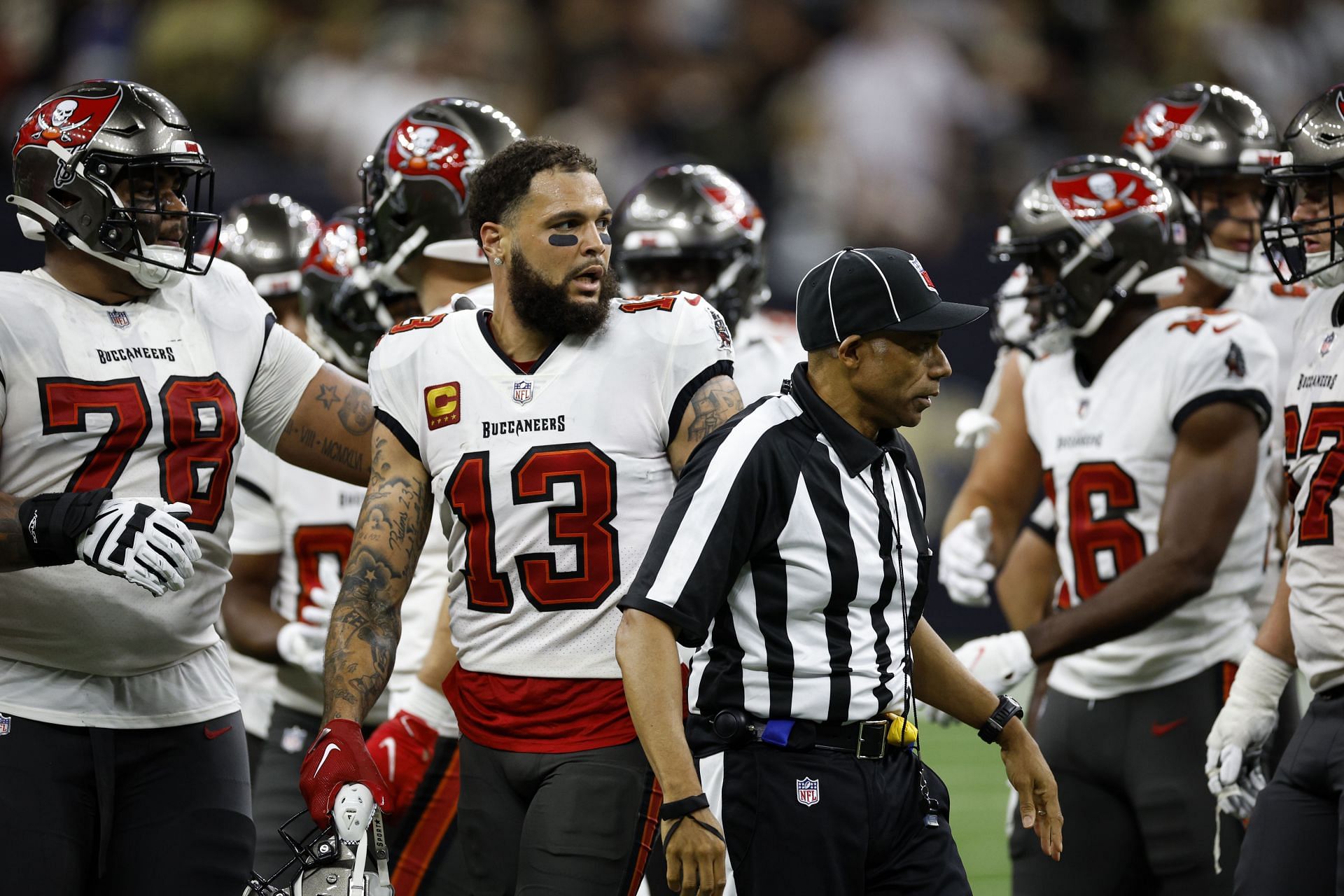 Tom Brady Throws Tablet, Shouts at Ref After New Orleans Saints Loss