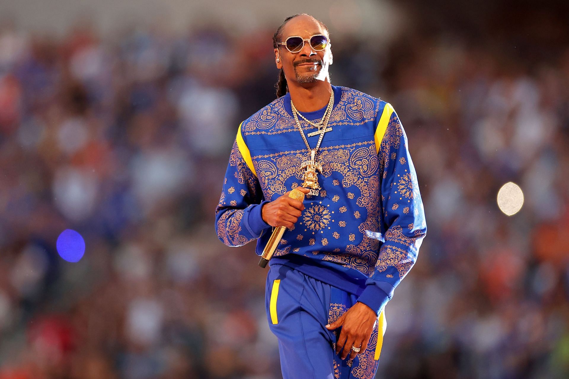 Lakers Superfan Snoop Dogg Rocks Kings Jersey at Sacramento