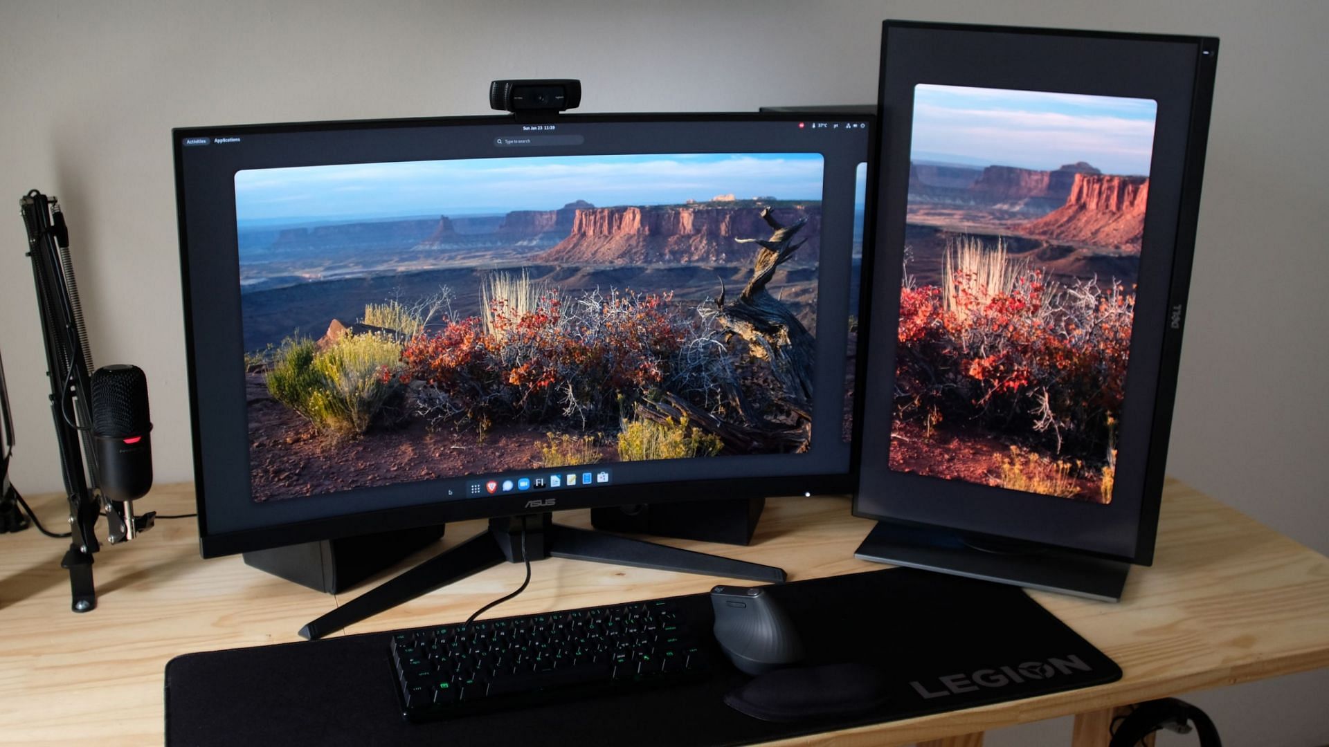 A custom workstation setup (Image via Reddit/u/ricktramp)