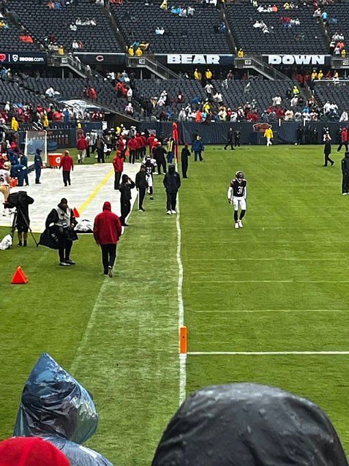 Chicago Bears brave heavy rain, flooded field in game against 49ers