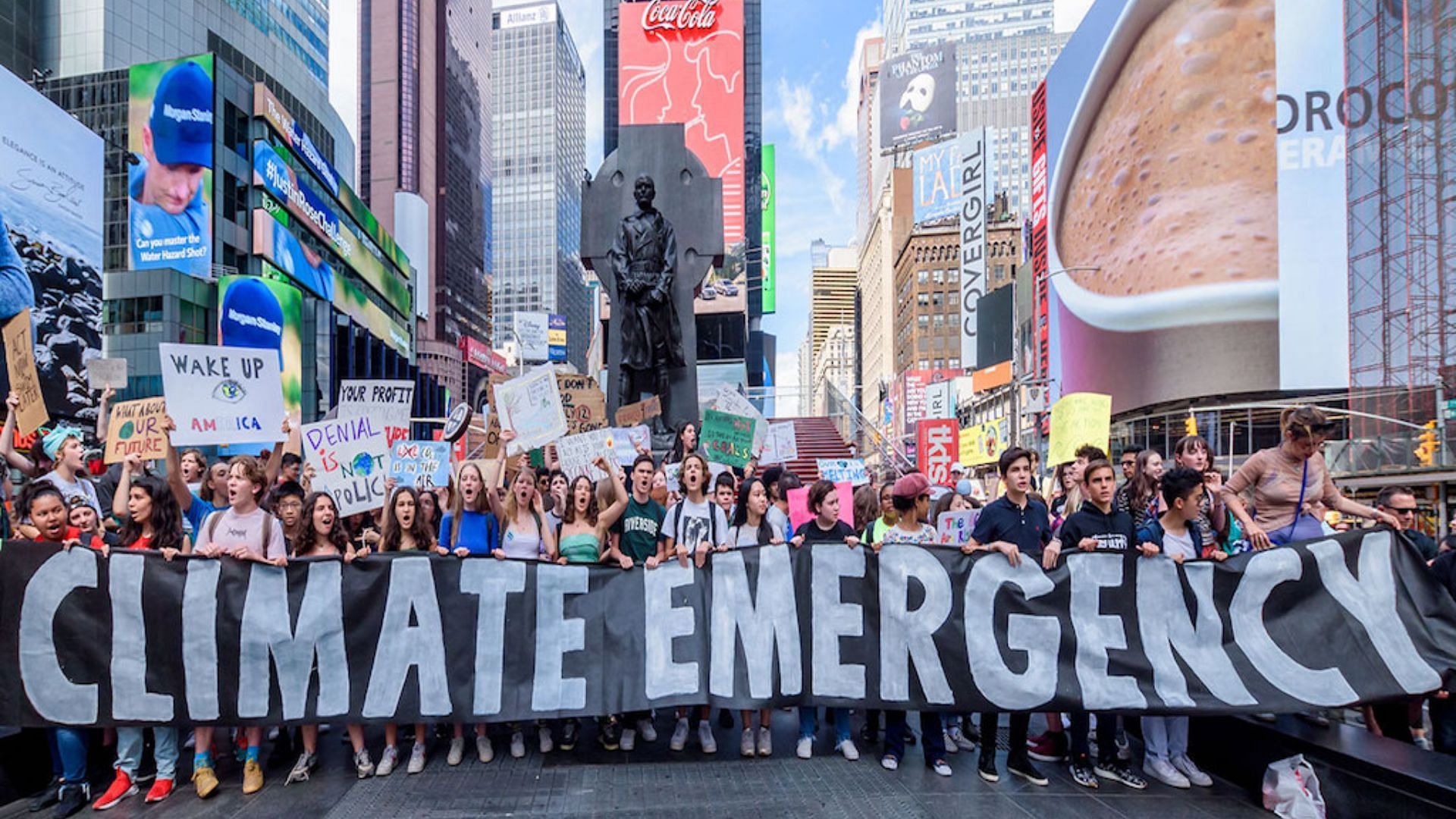 A representation image of a climate emergency meet. (Image via Erik McGregor/Getty Images)