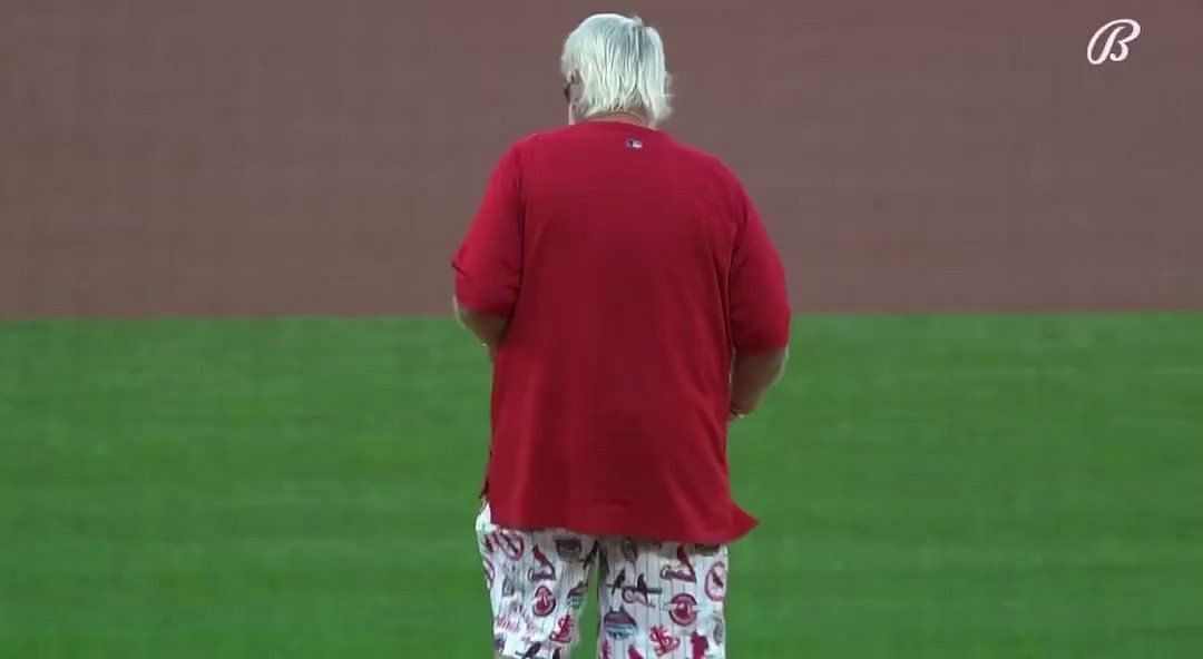 WATCH: John Daly threw a bizarre first pitch at the St. Louis Cardinals game