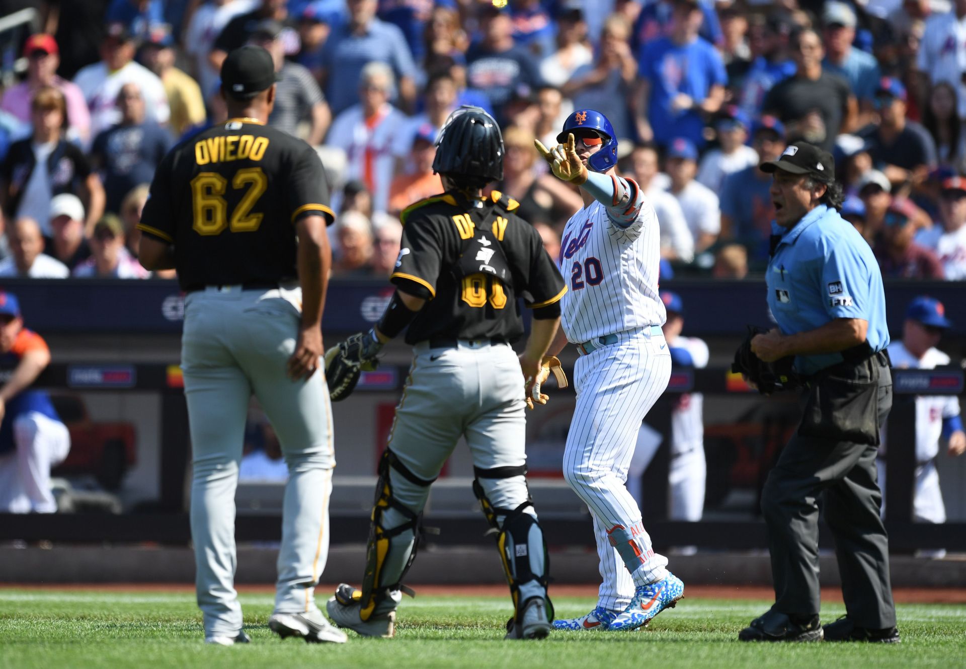 Pete Alonso cries after record homer