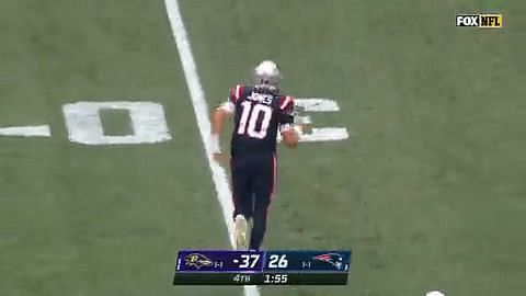 Mac Jones hobbles off the field during Patriots-Ravens game