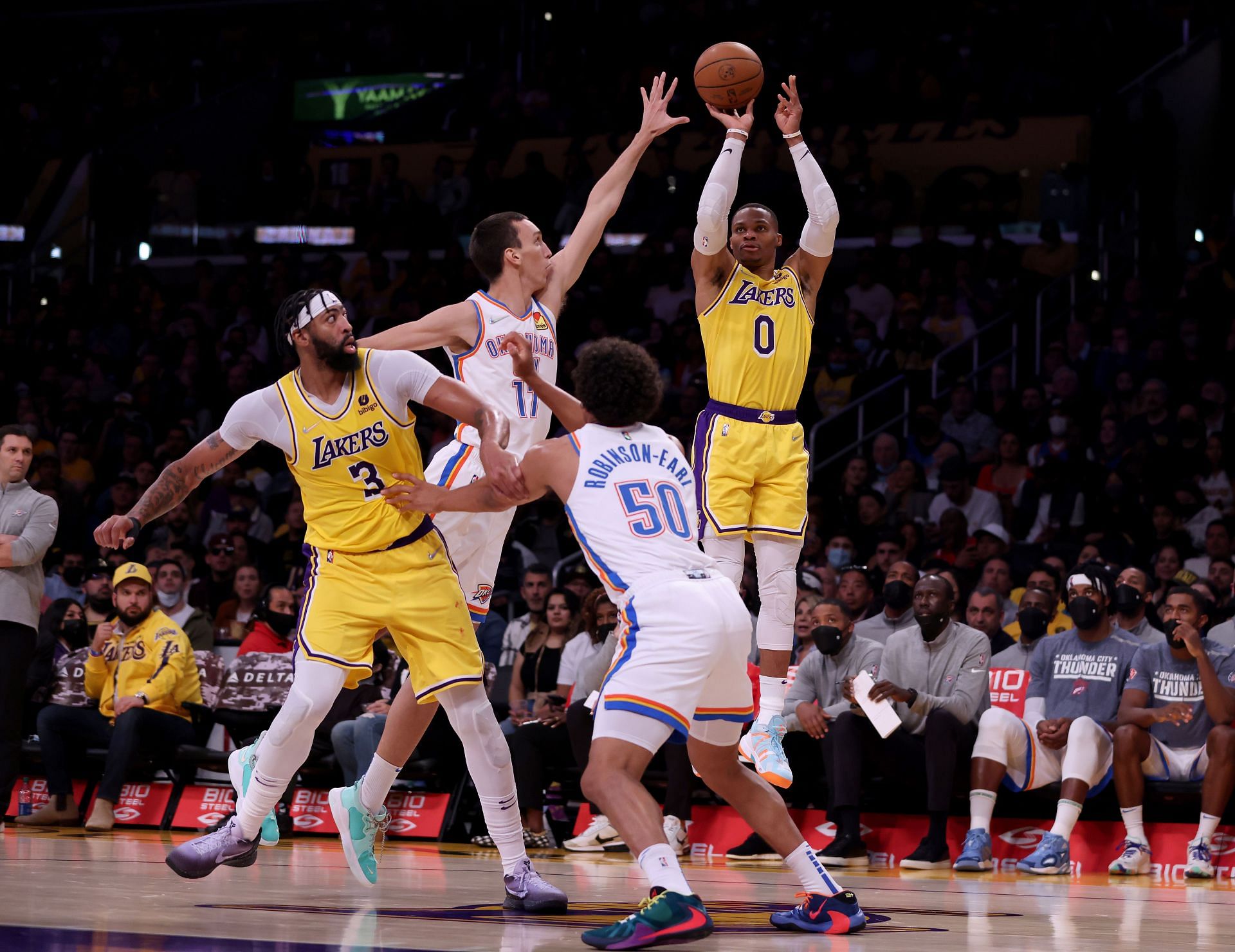 Oklahoma City Thunder v Los Angeles Lakers