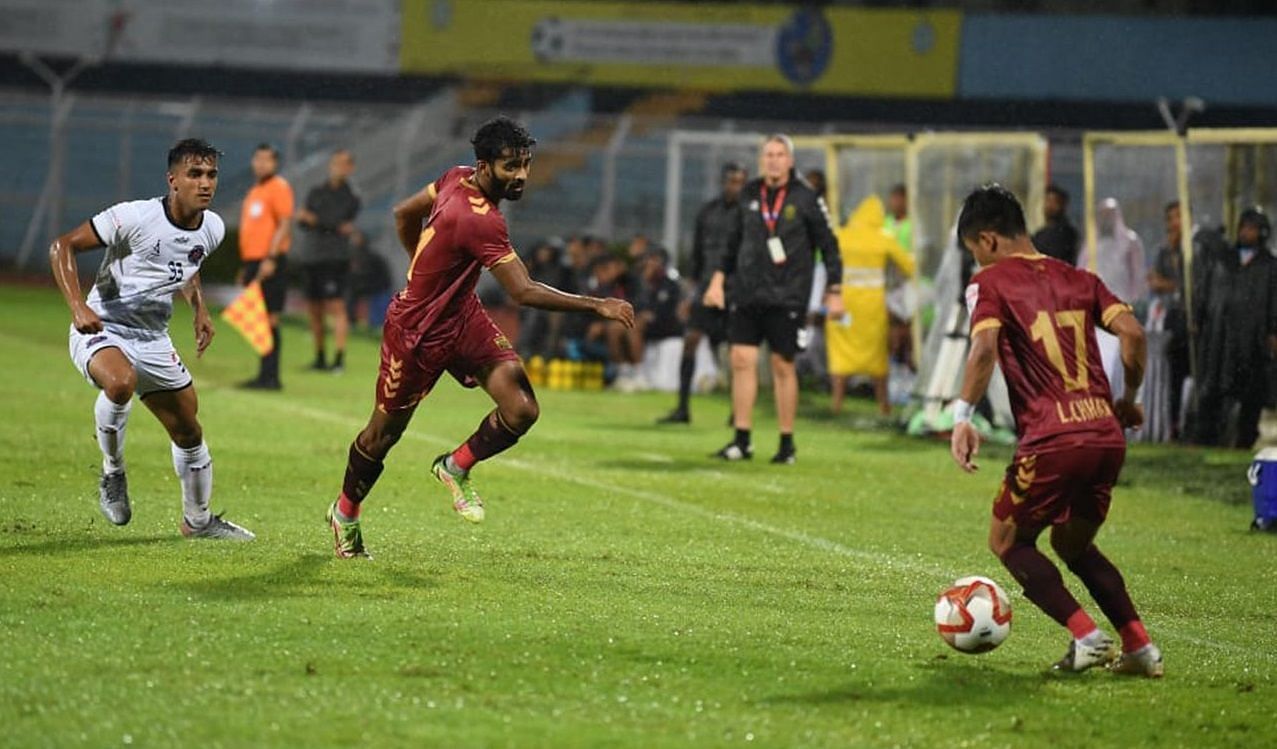 Hyderabad FC and Rajasthan FC players tussling for the ball.