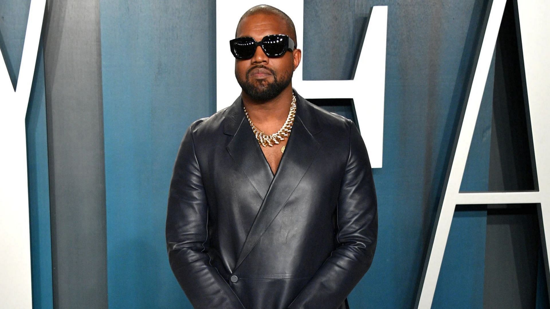 Kanye West throws shade at Gap for allegedly copying his brand, Yeezy (Image via Getty/George Pimentel)