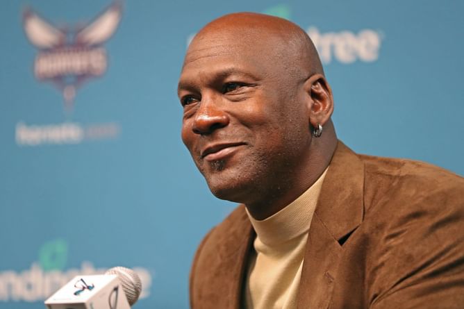 "If police come to that house who can stop them? Michael Jordan" - Former Most Improved Player winner asserts NBA players should move in next to their team owners