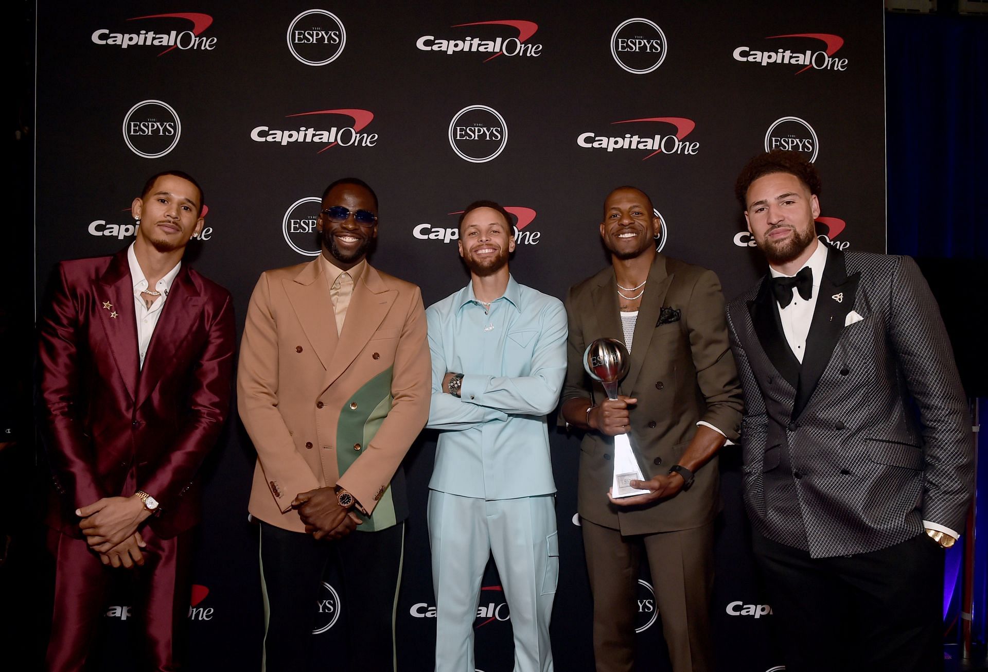(L-R) Juan Toscano-Anderson, Draymond Green, Steph Curry, Andre Iguodala and &lt;a href=&#039;https://www.sportskeeda.com/basketball/klay-thompson&#039; target=&#039;_blank&#039; rel=&#039;noopener noreferrer&#039;&gt;Klay Thompson&lt;/a&gt; of the Golden State Warriors, winners of Best Team at the 2022 ESPYs