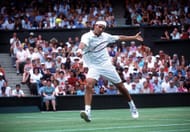Roger Federer in action at the 2001 Wimbledon Championships.