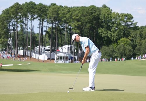 Jordan Spieth putting at the Presidents Cup