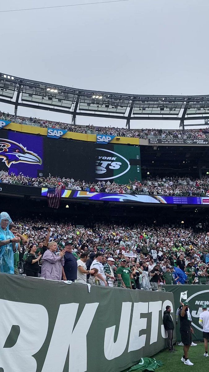 MetLife Stadium sings national anthem before 9/11 Jets game