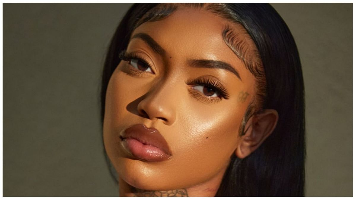How old is Jada Kingdom? Singer receives promise ring from rapper