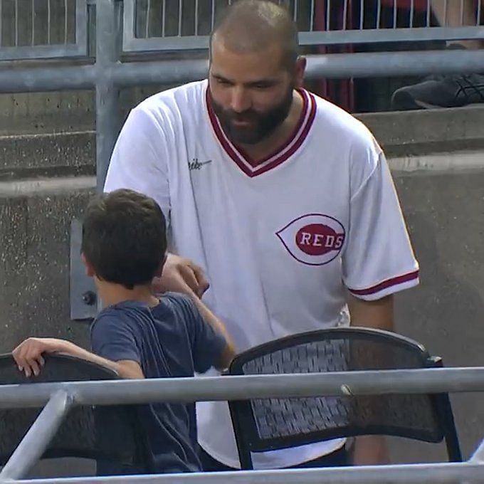 Joey Votto is a treasure ❤️ (🎥 @MLB) #Cincinnati #Reds #JoeyVotto #Fa