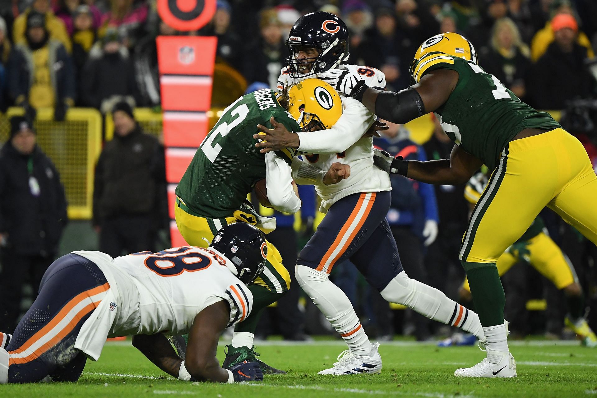 Aaron Rodgers in trouble - Chicago Bears v Green Bay Packers