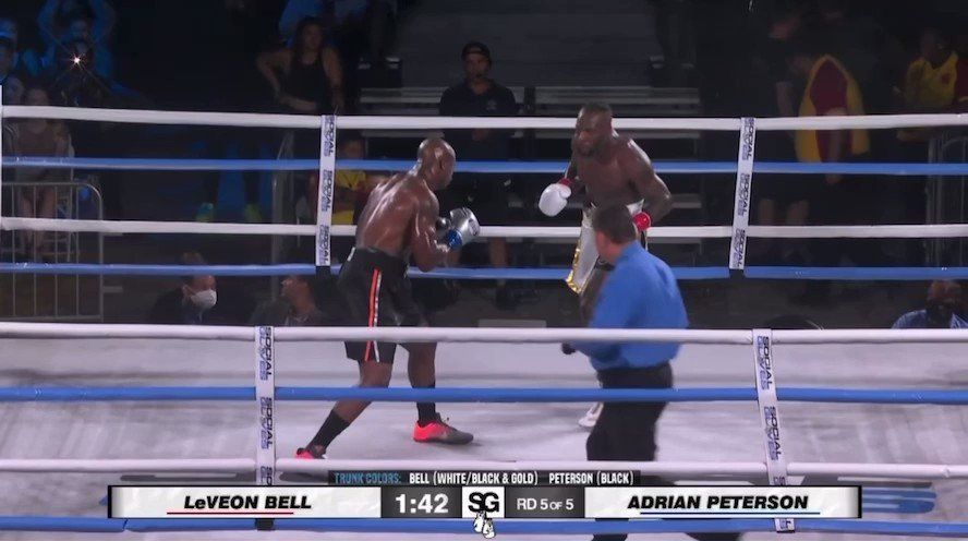 Ex-Steelers RB Le'Veon Bell KOs Adrian Peterson in farcical boxing  exhibition between NFL veterans