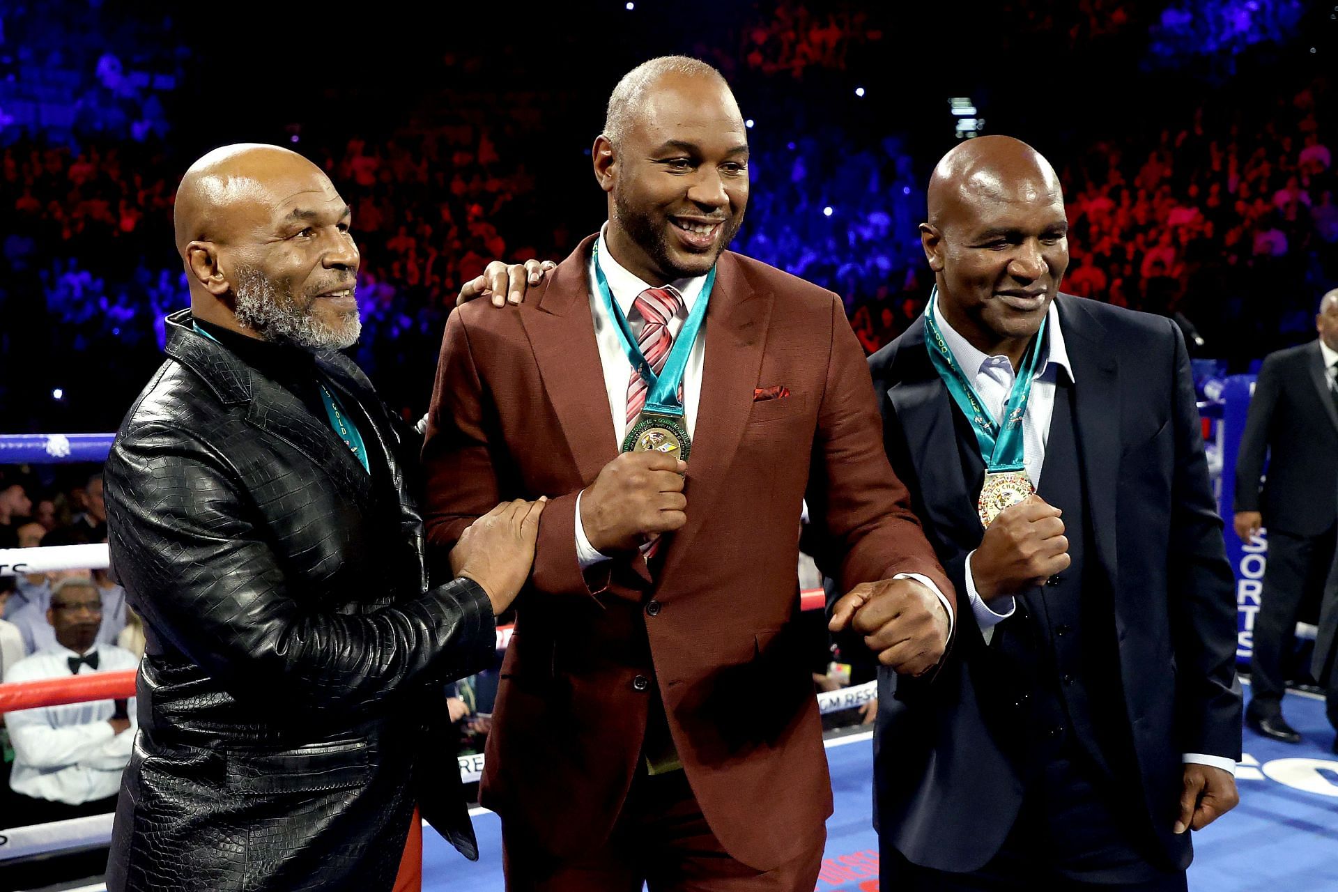 Boxing greats Mike Tyson (l) and Evander Holyfield (r) with Lennox Lewis (m)