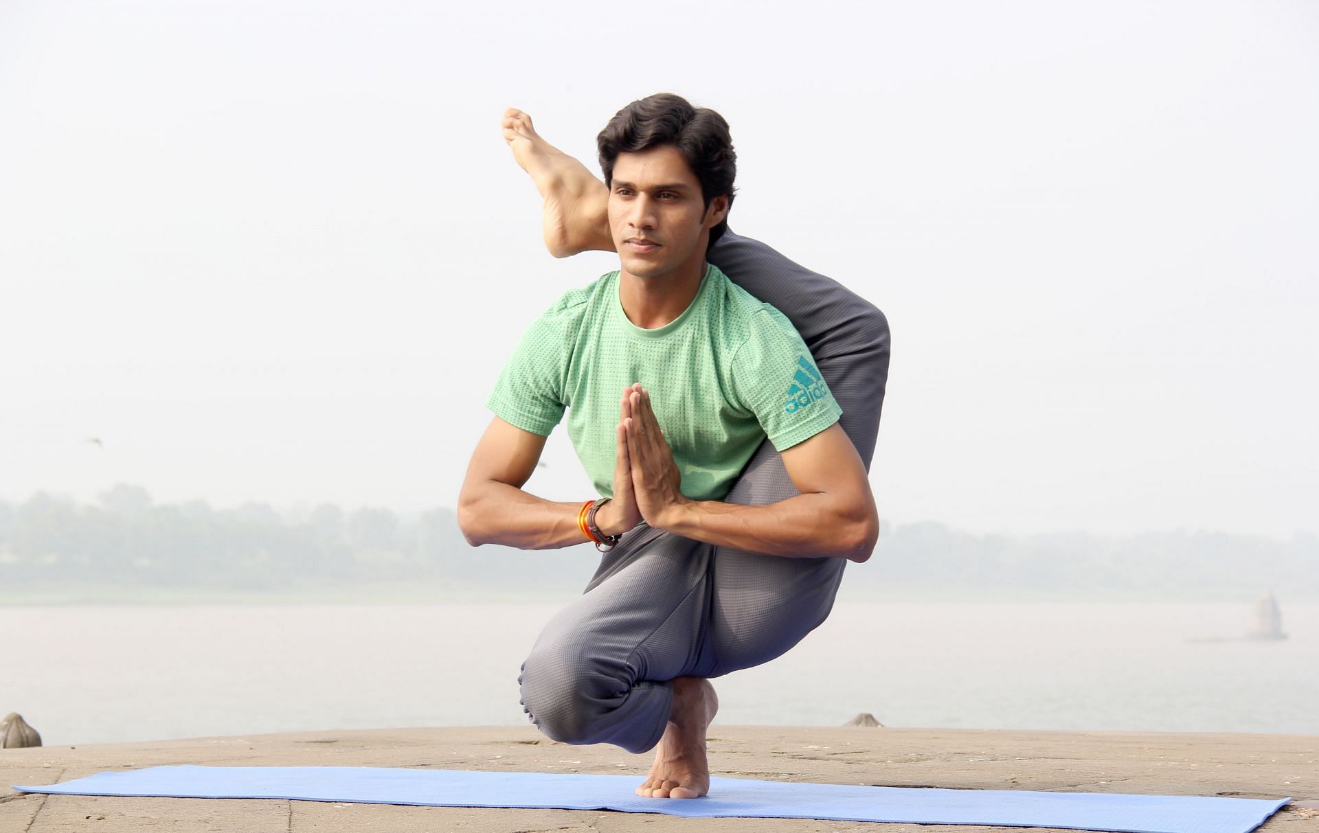 Try these 5 challenging yoga poses for an intense workout! (Image via unsplash/ Indian Yogi Madhav)