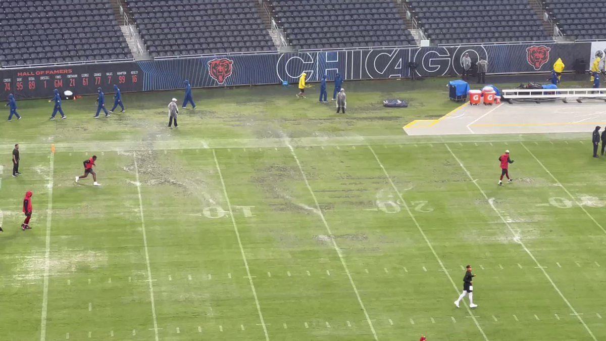 Fox added digital field marks to Bears-49ers after rain washed them away