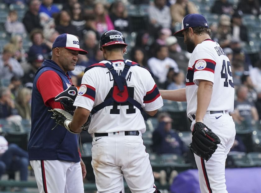 Tony La Russa dragged after he dozes off in White Sox dugout