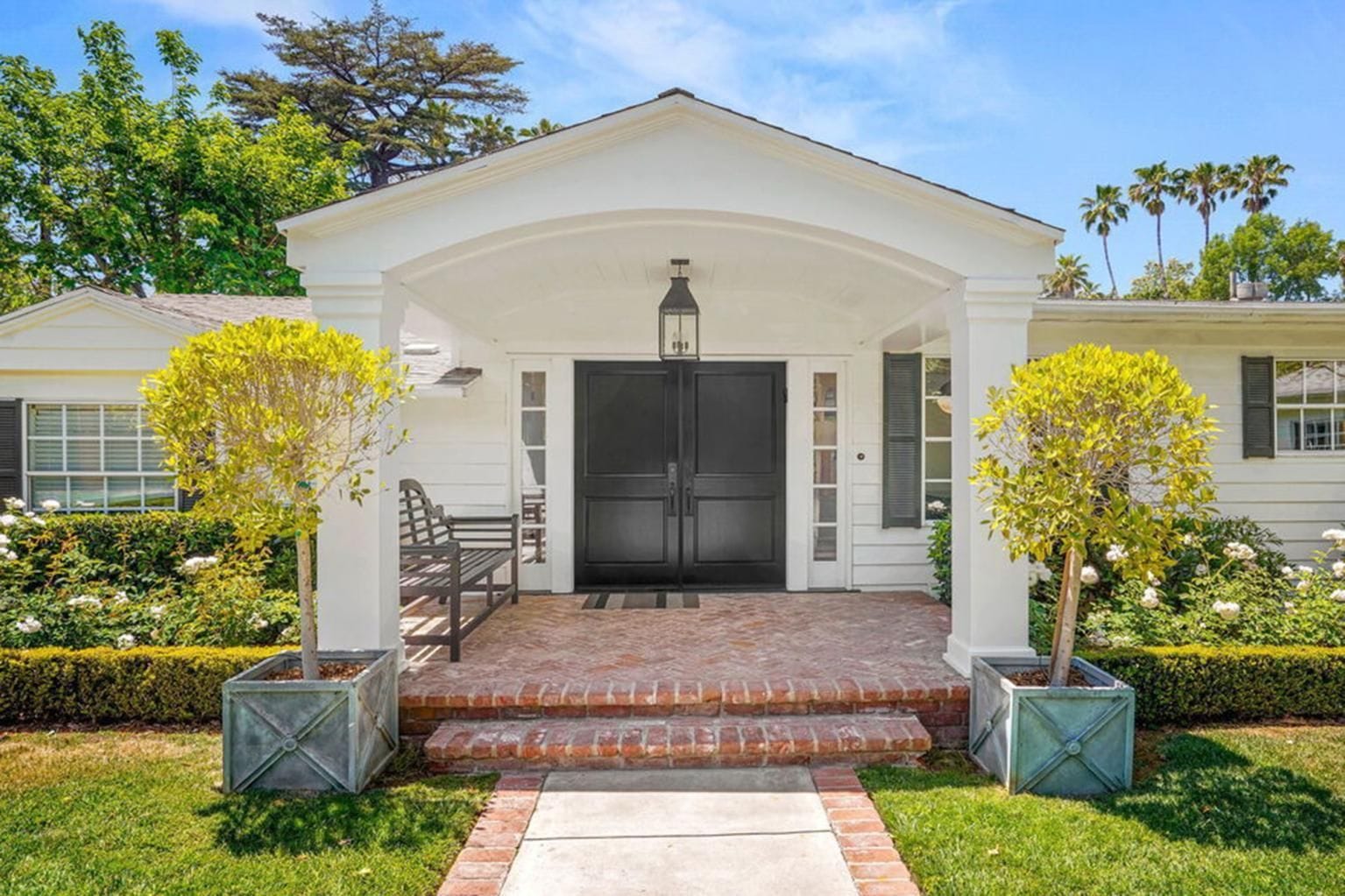 Where is Dwayne Johnson&rsquo;s House? Where does The Rock live? (Updated 2022)