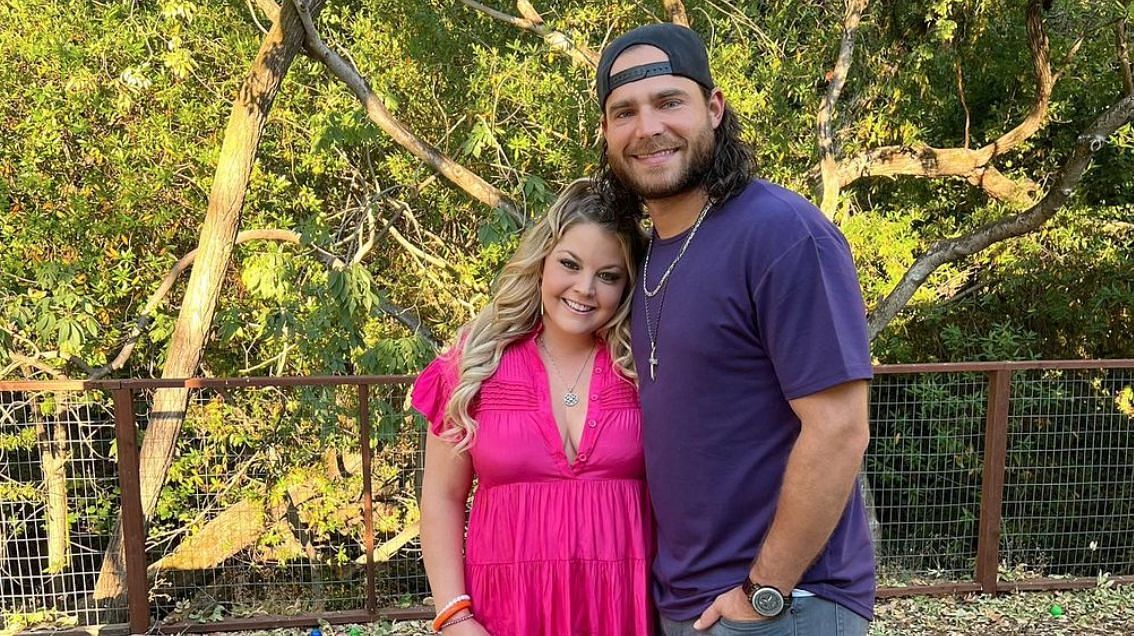San Francisco Giants Brandon Crawford and his wife Jalynne Crawford share  an adorable video of their trip to Milwaukee, Chicago, and Atlanta