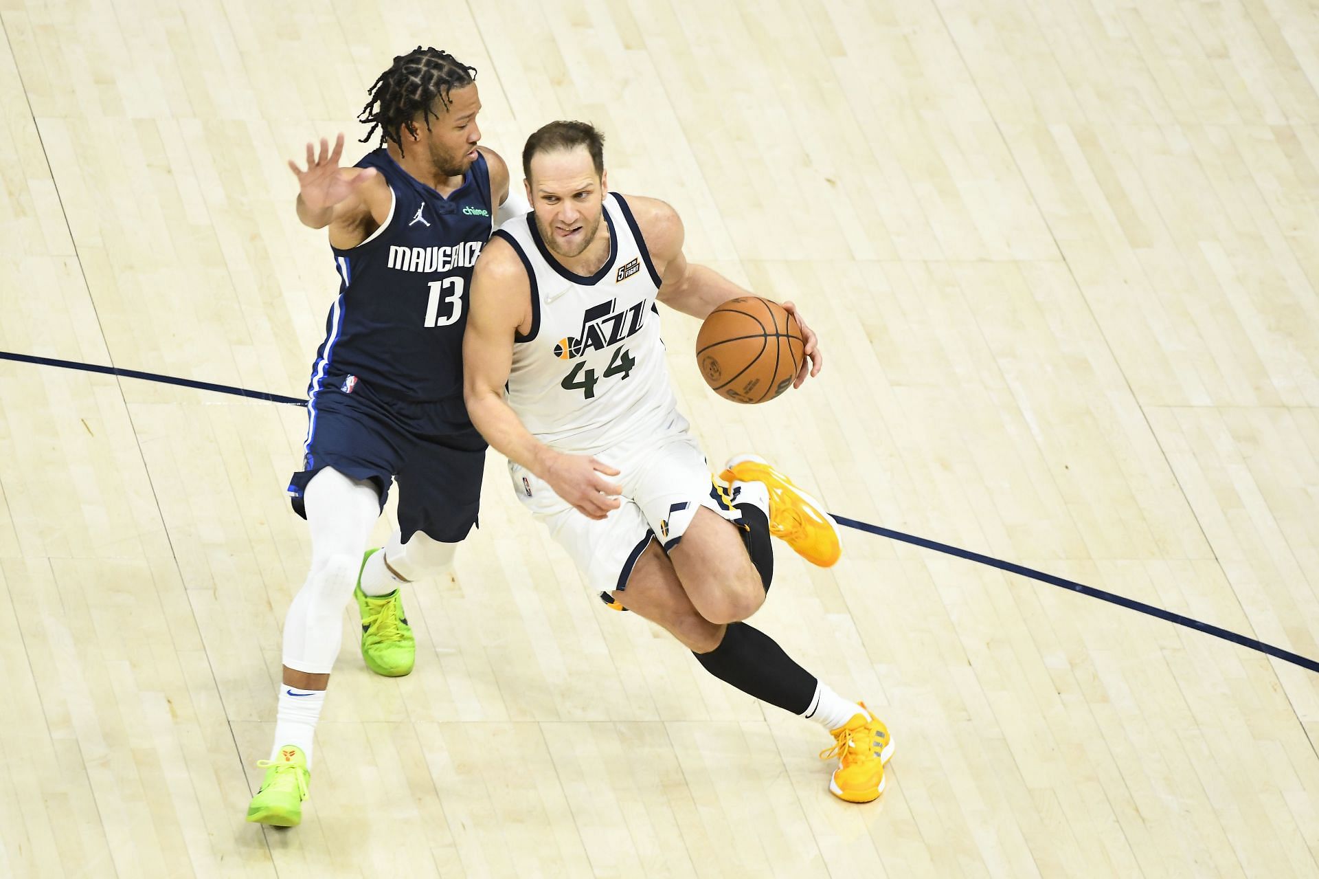 Bojan Bogdanovic attempts to drive past Jalen Brunson